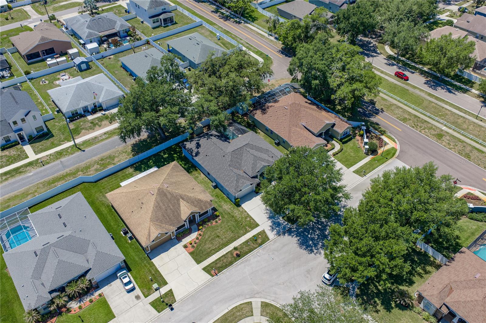 VALRICO LAKE - Residential