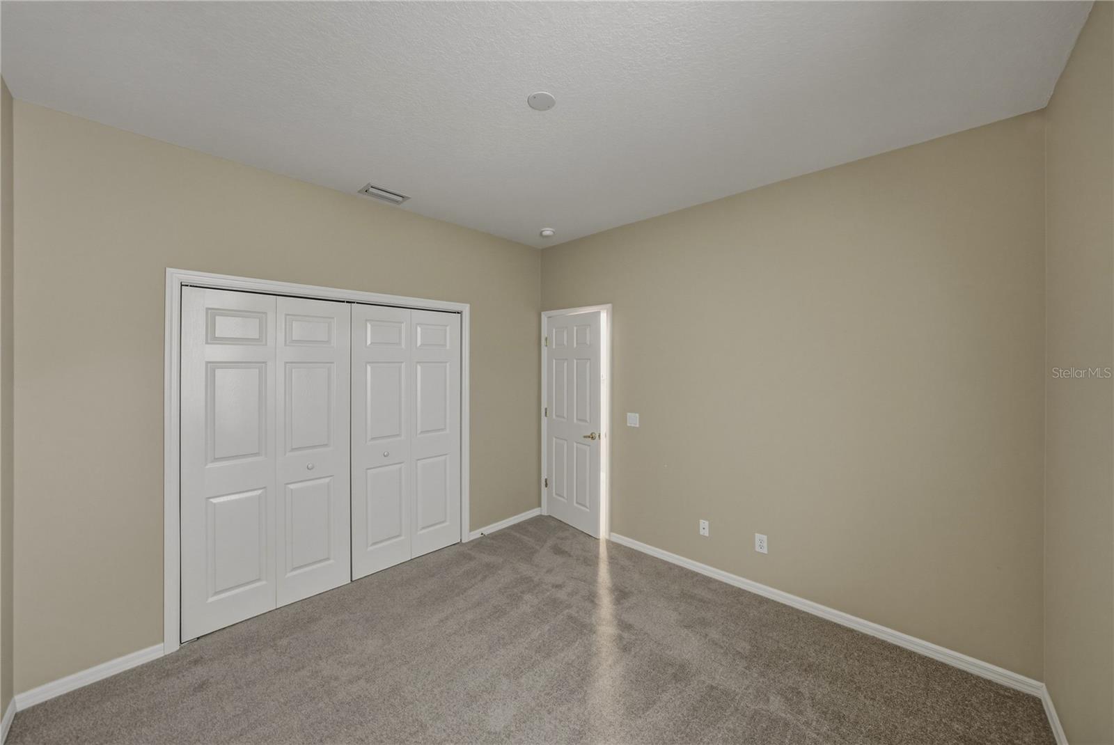 VALRICO LAKE - Residential