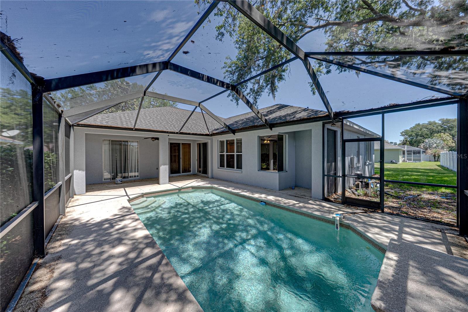 VALRICO LAKE - Residential