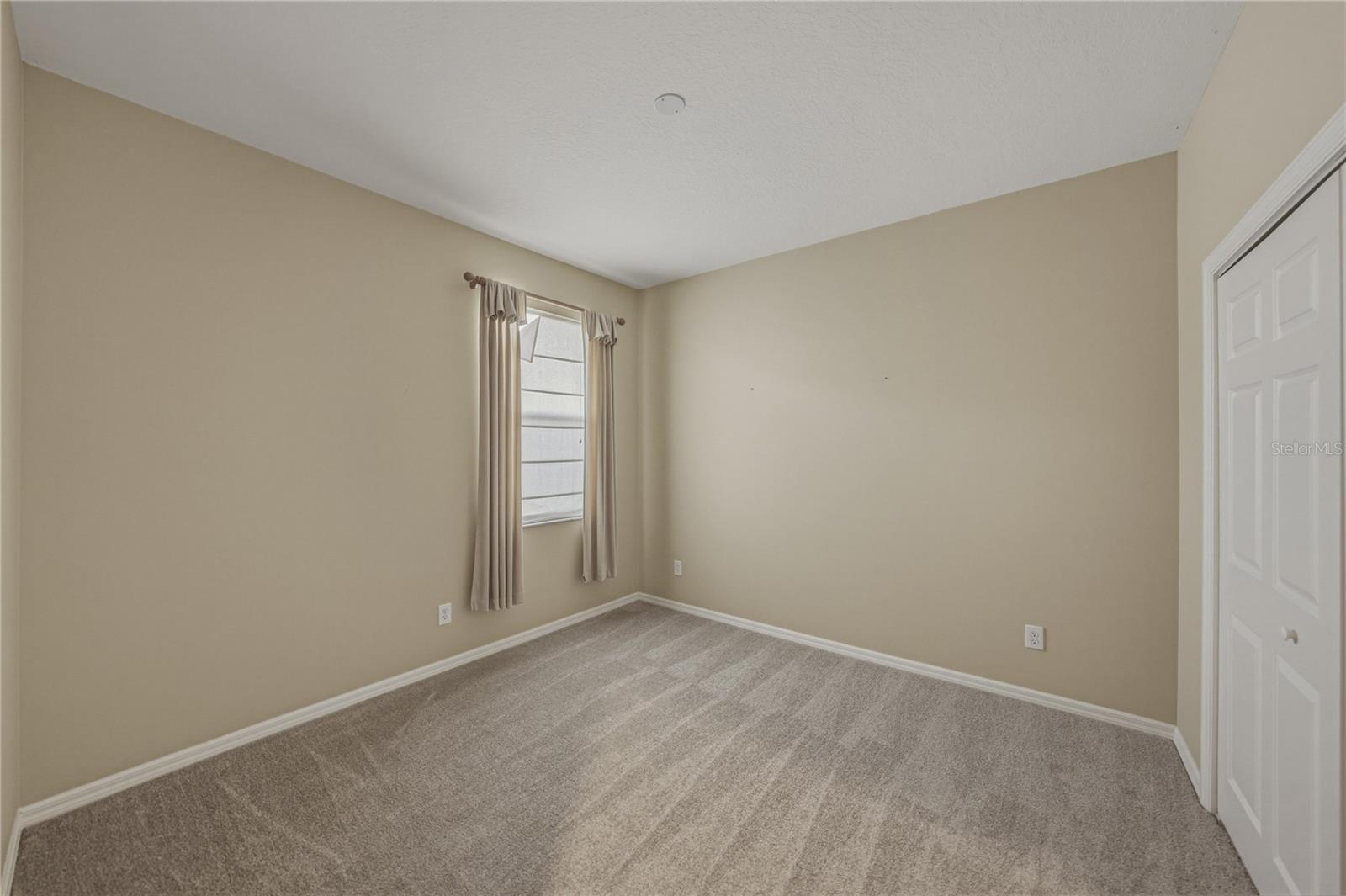 VALRICO LAKE - Residential