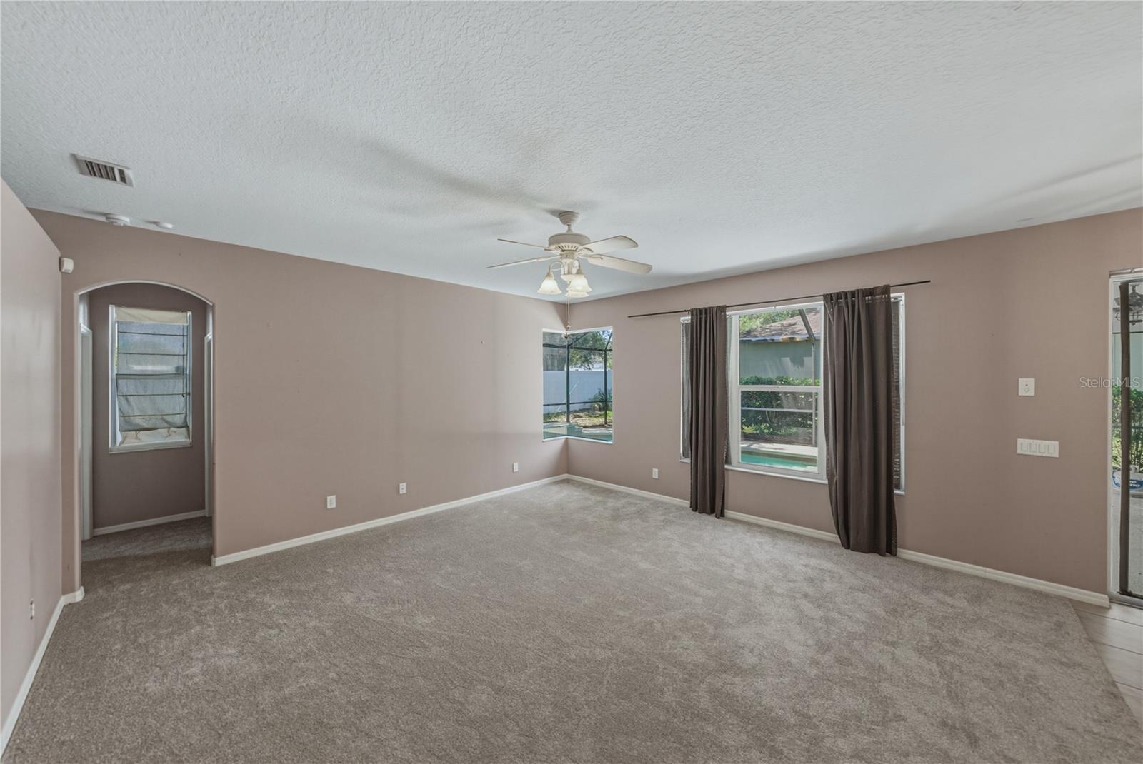 VALRICO LAKE - Residential