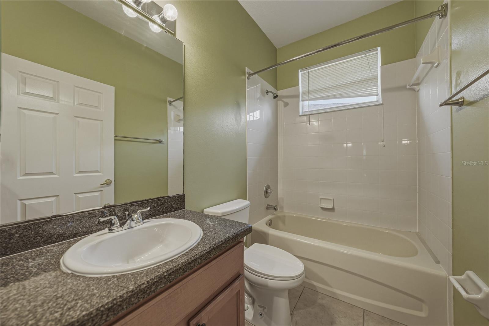 VALRICO LAKE - Residential