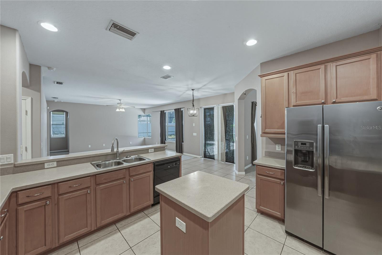 VALRICO LAKE - Residential