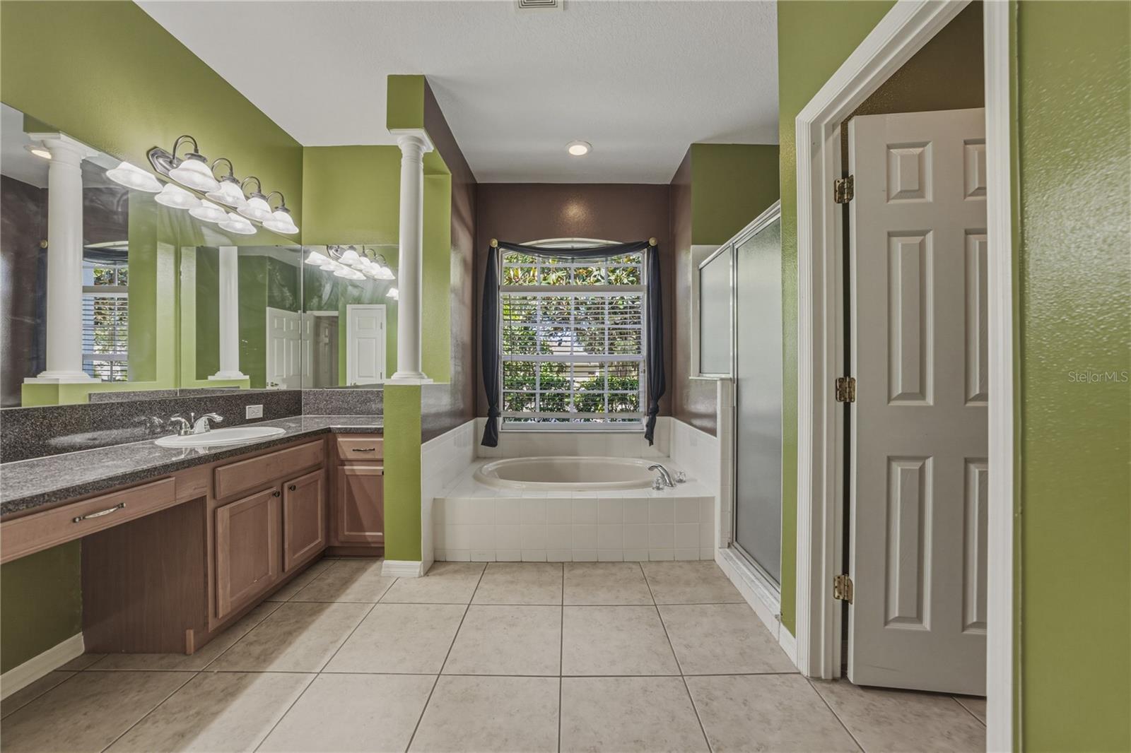 VALRICO LAKE - Residential