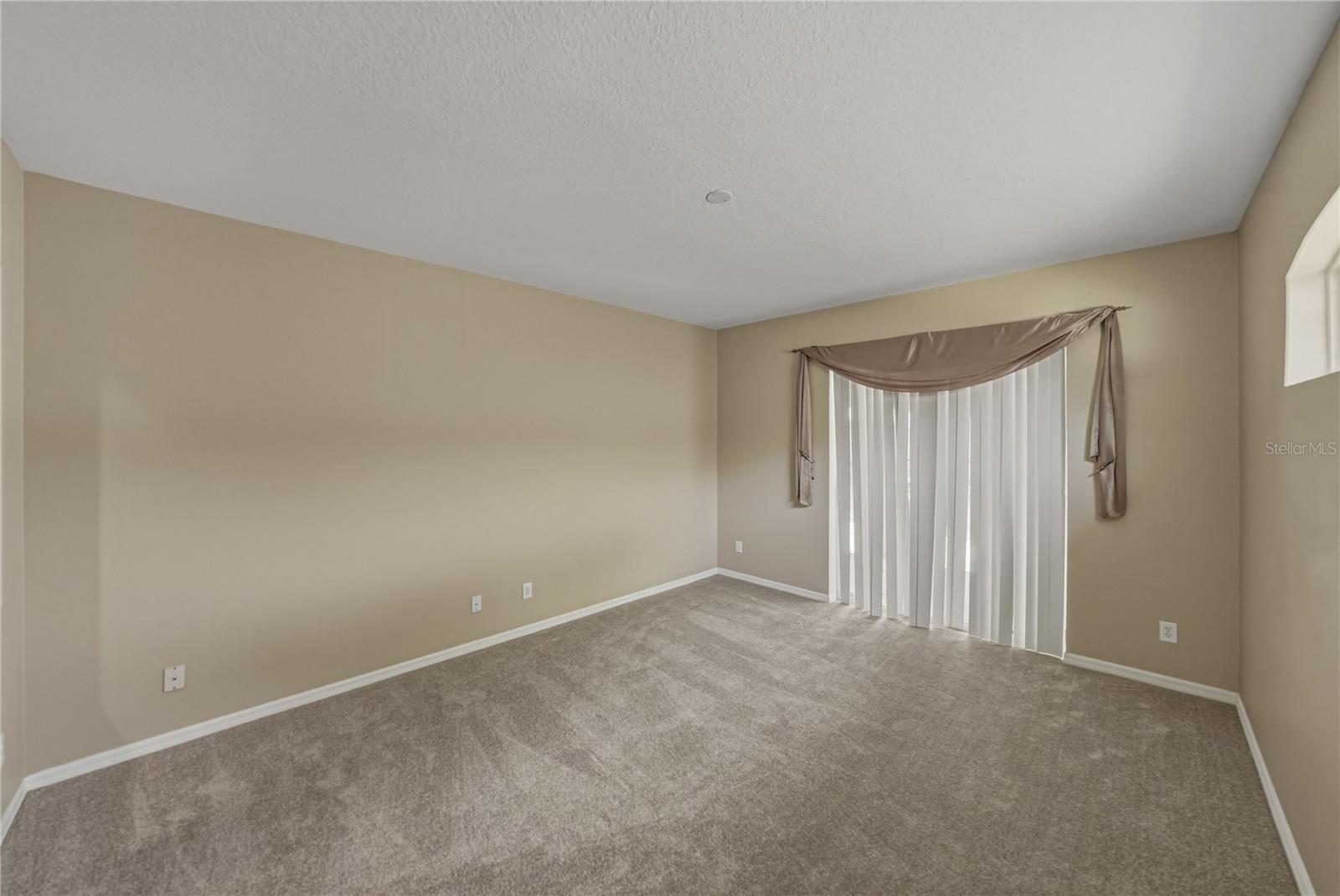 VALRICO LAKE - Residential