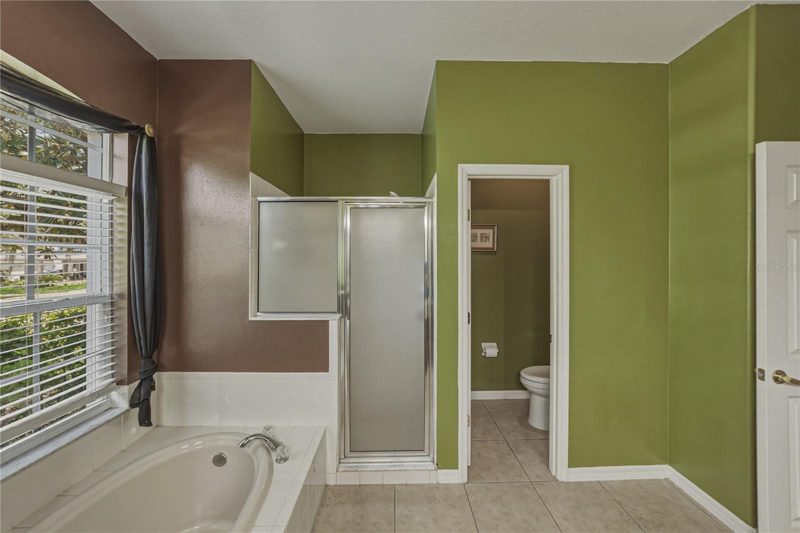 VALRICO LAKE - Residential