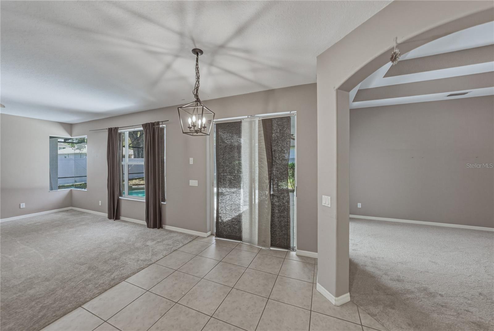 VALRICO LAKE - Residential