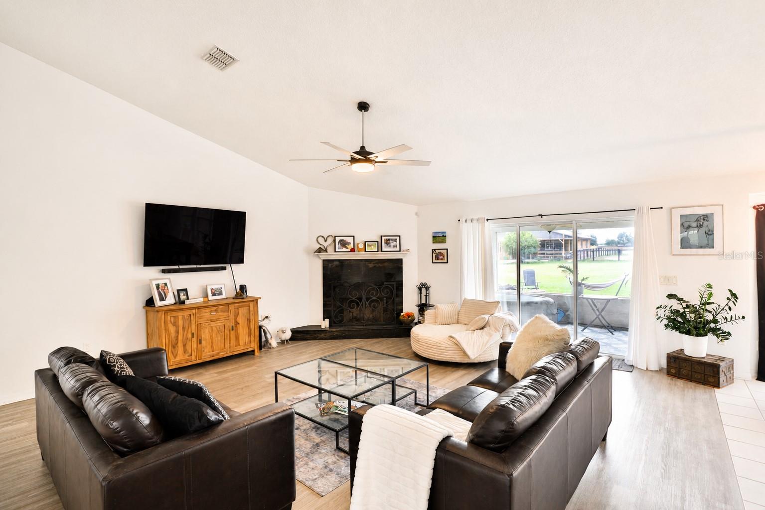 ACREAGE NON SUBDIVISION - Residential