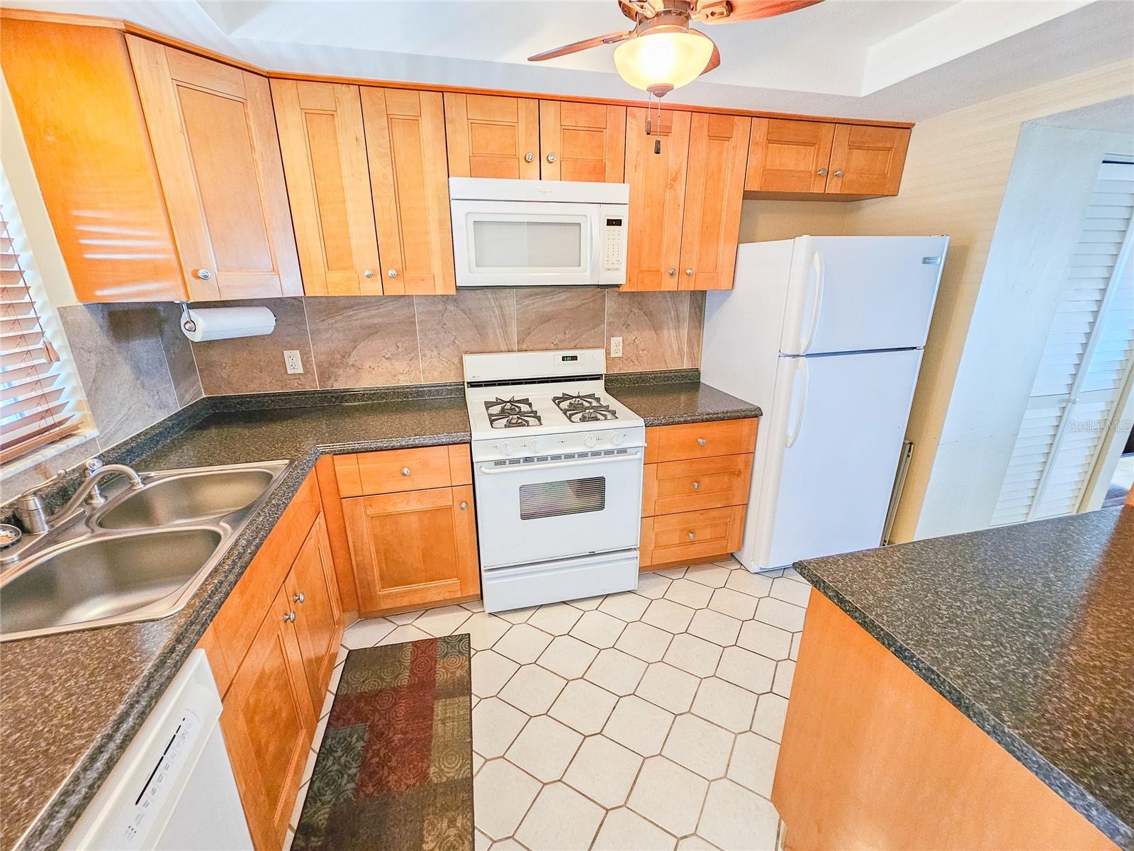 6020 SHORE BOULEVARD S 1009