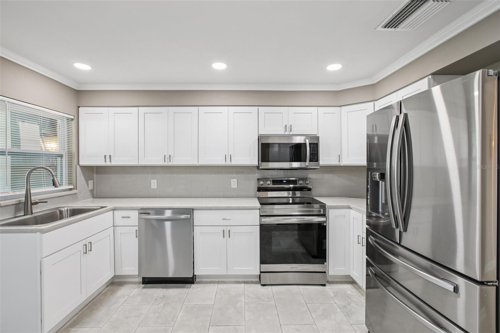 BOCA CIEGA POINT EAST - Residential