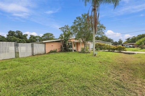 1215 56th Avenue Drive E, Bradenton, FL 34203