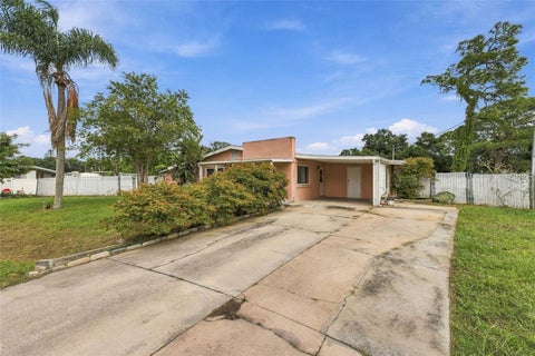 1215 56th Avenue Drive E, Bradenton, FL 34203