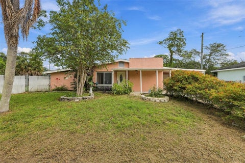 1215 56th Avenue Drive E, Bradenton, FL 34203