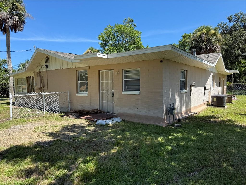 Photo of 416 S Caroline Street, Daytona Beach, FL 32114 (MLS # O6365562)