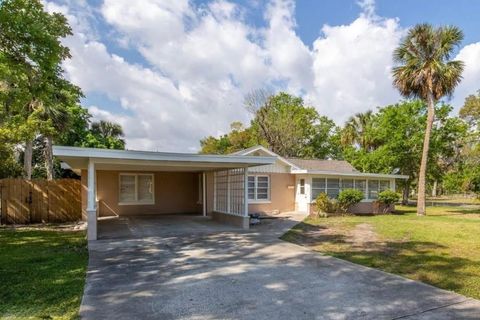 Photo of 416 S Caroline Street, Daytona Beach, FL 32114 (MLS # O6365562)