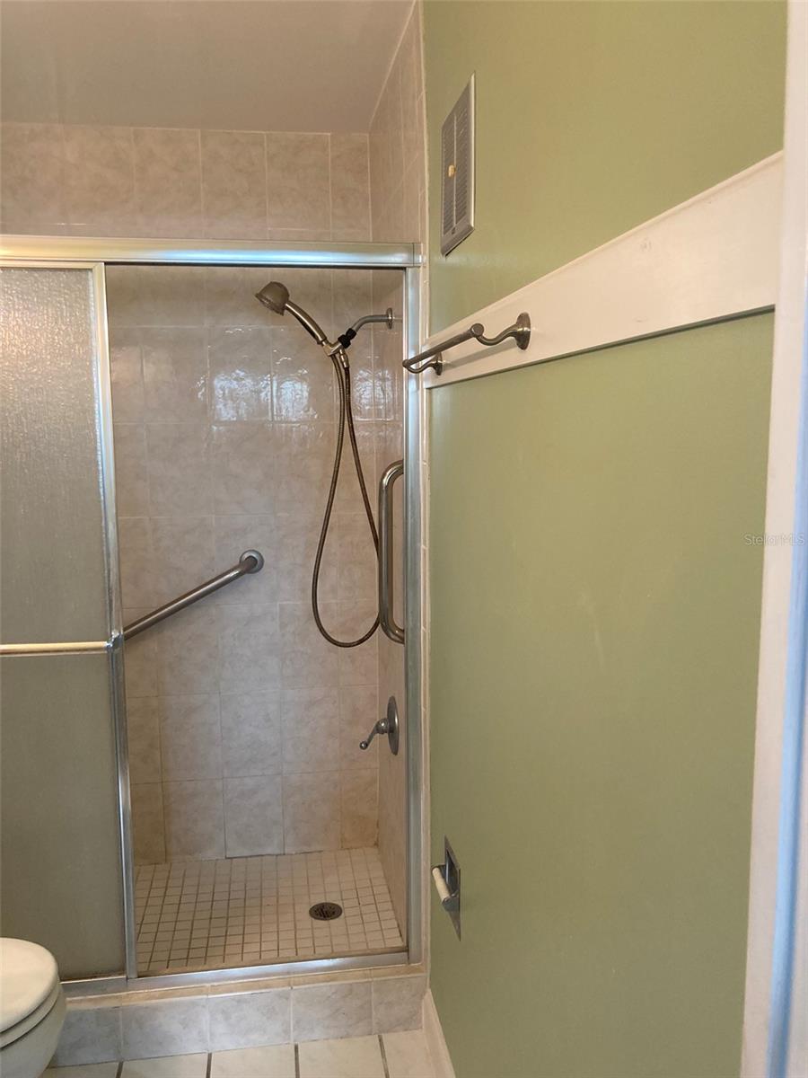 FIVE TOWNS OF ST PETE - Residential Lease