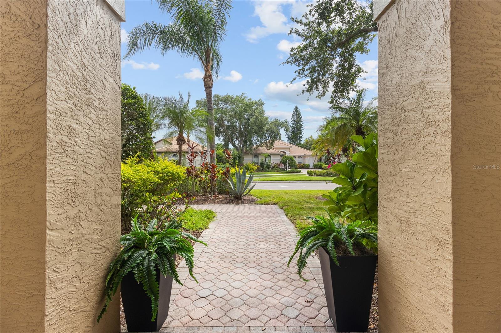 7627 DESERT INN WAY