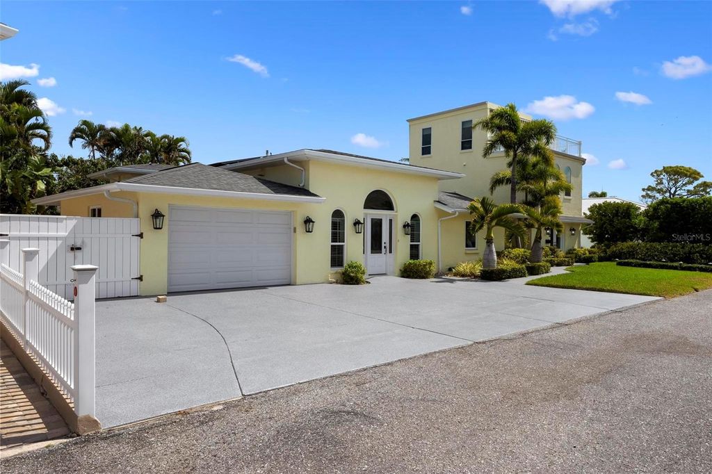 Photo of 620 Cornwell On The Gulf, Venice, FL 34285 (MLS # N6144106)