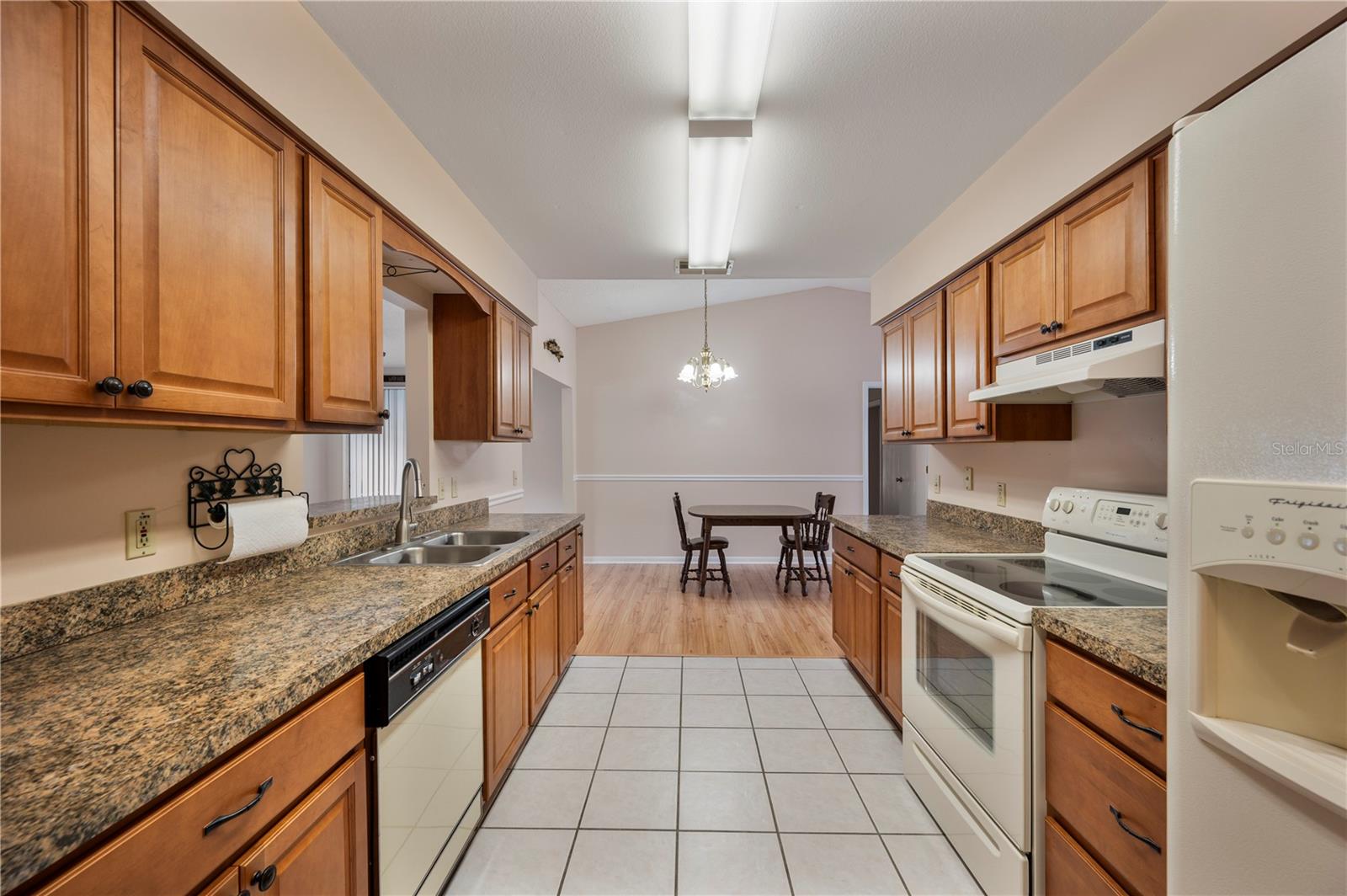 COLONNADES PH 02 - Residential