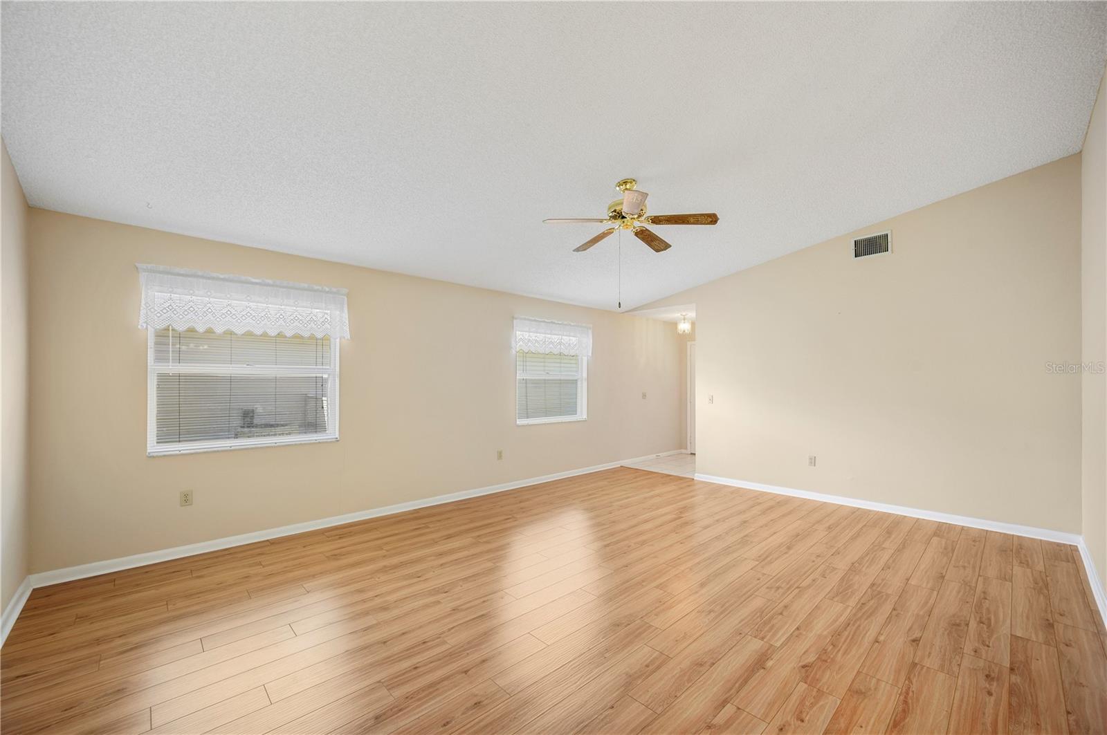 COLONNADES PH 02 - Residential