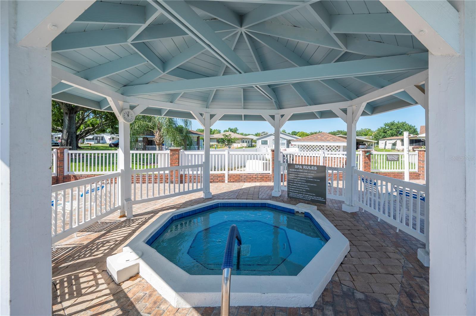 COLONNADES PH 02 - Residential