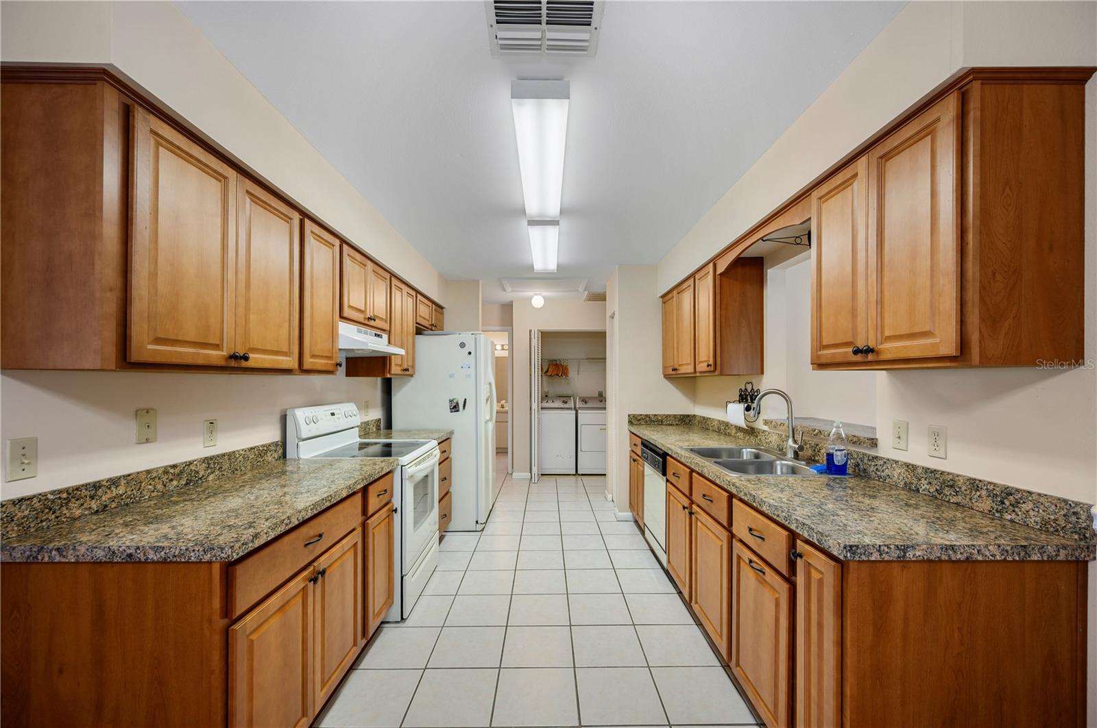 COLONNADES PH 02 - Residential