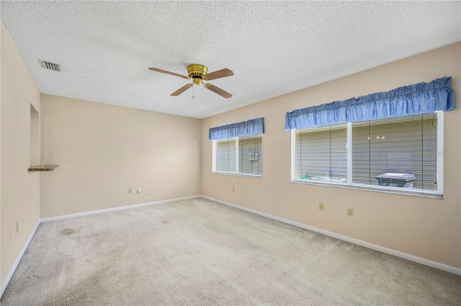 COLONNADES PH 02 - Residential