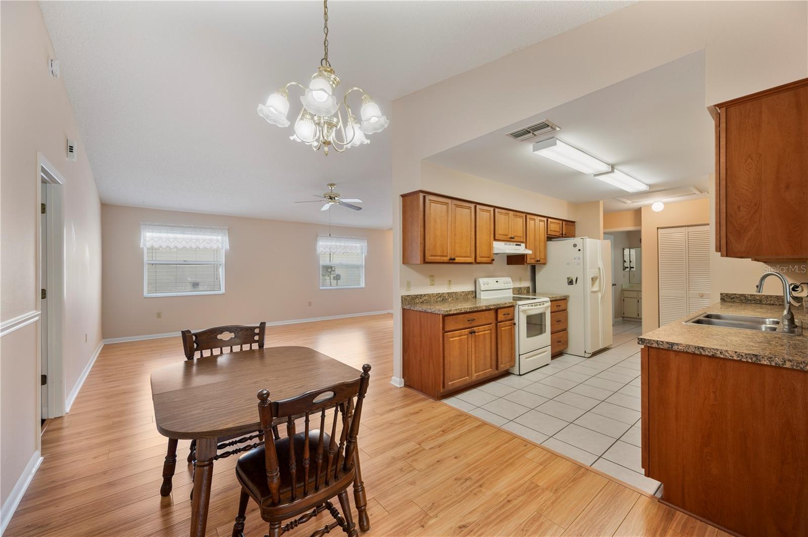 COLONNADES PH 02 - Residential