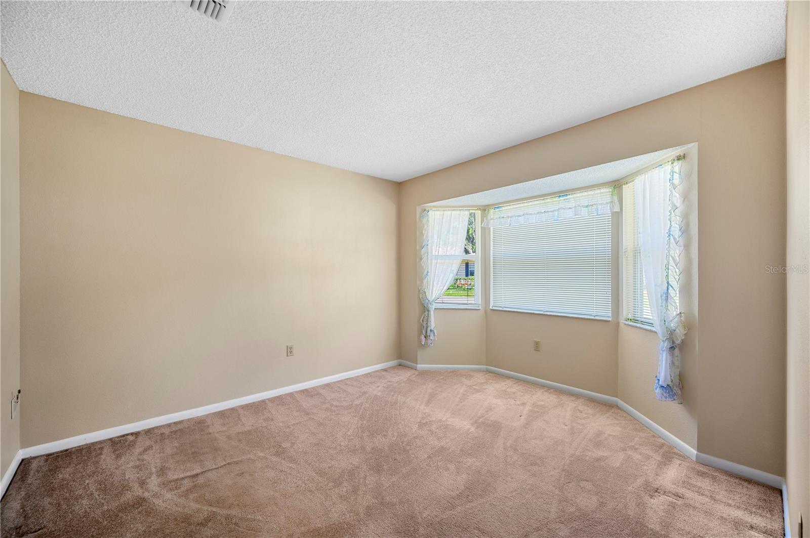 COLONNADES PH 02 - Residential