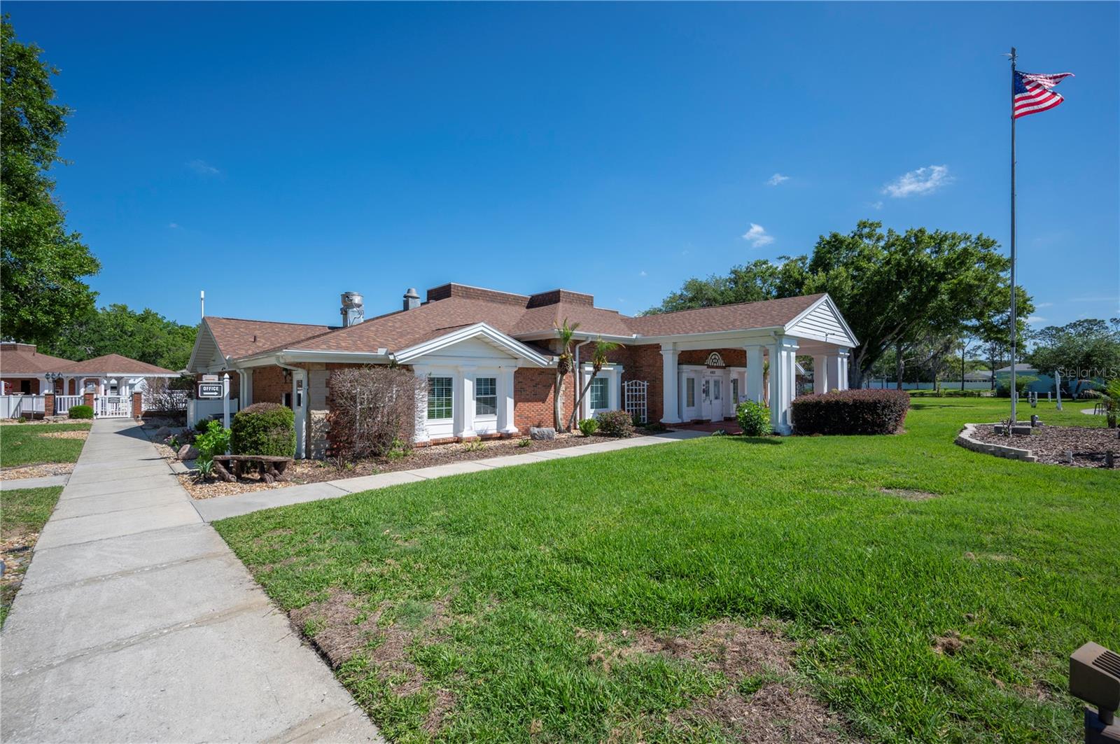 COLONNADES PH 02 - Residential