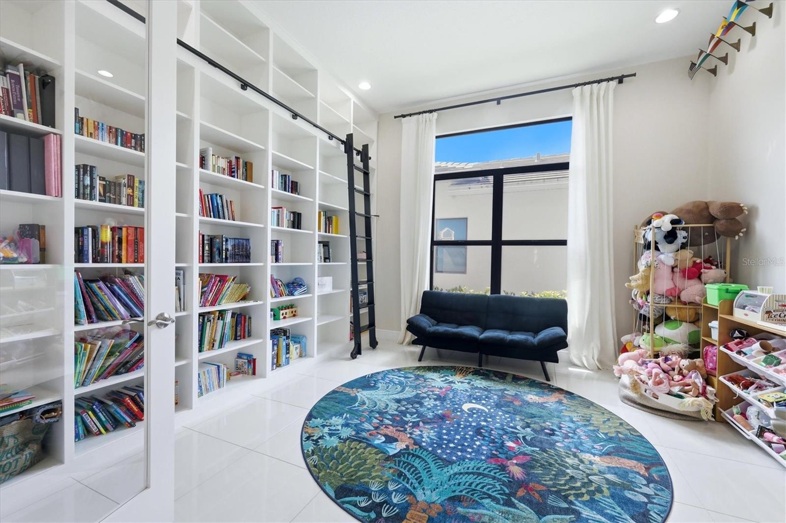 ARTISTRY SARASOTA - Residential