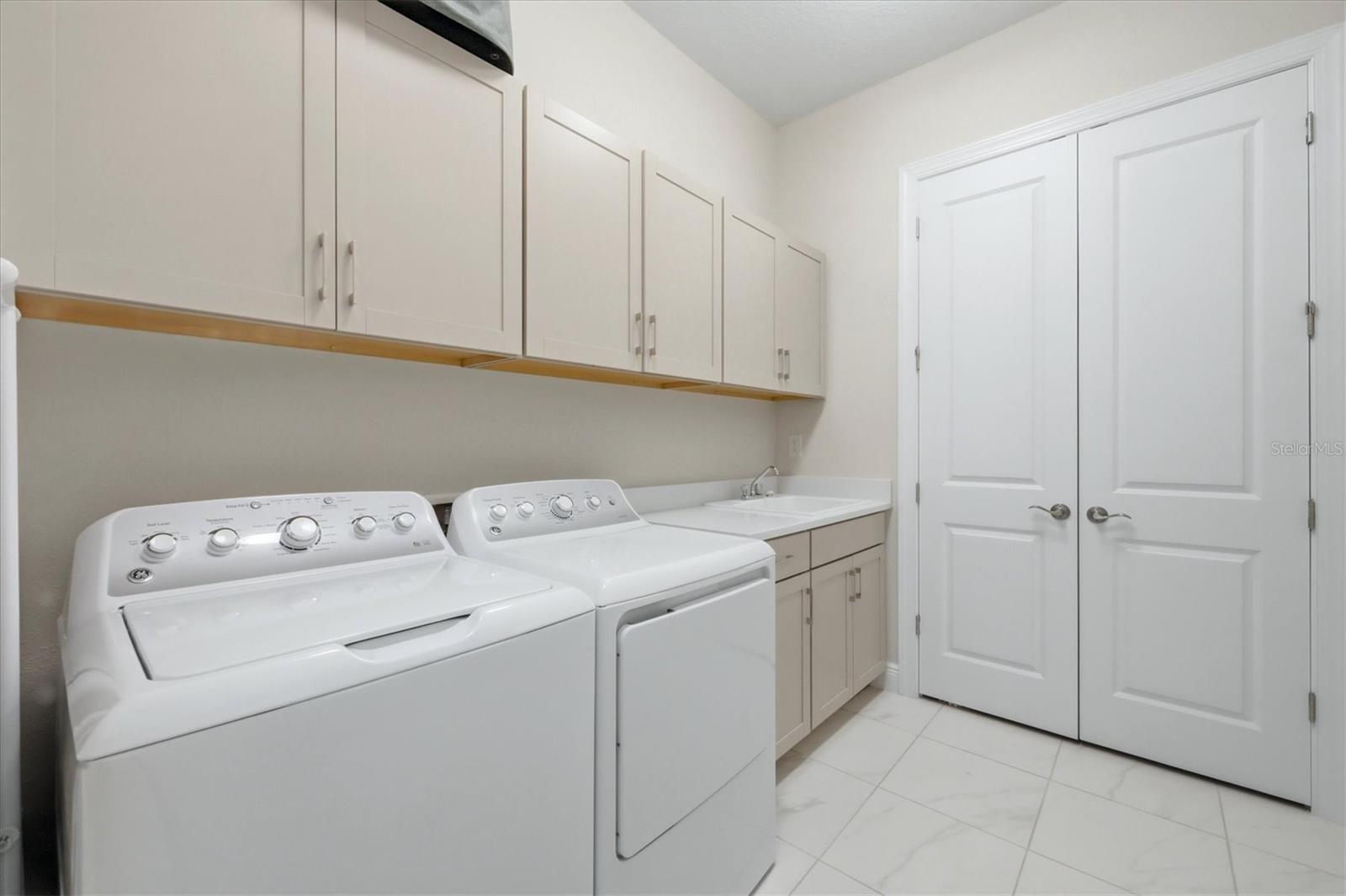 ARTISTRY SARASOTA - Residential