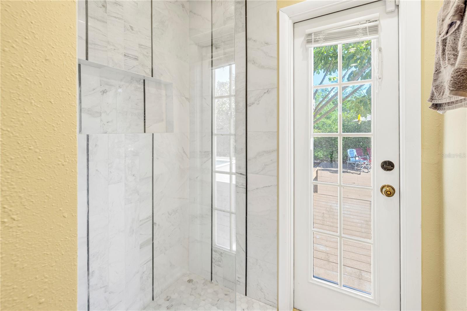 SIESTA BEACH - Residential