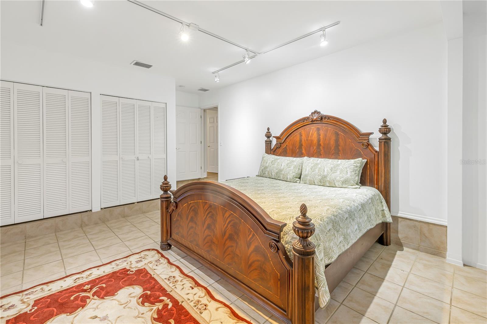 SIESTA BEACH - Residential