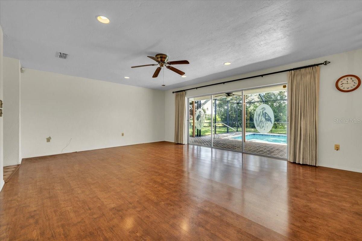5012 PALM AIRE DRIVE
