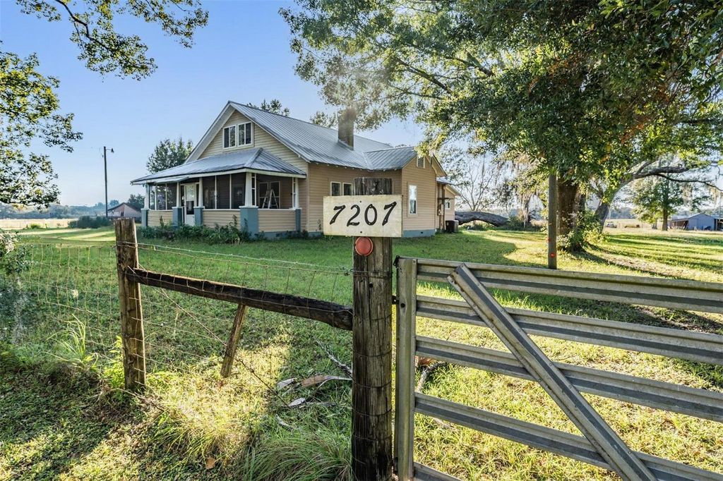 Photo of 7207 Elwood Road, Zephyrhills, FL 33540 (MLS # TB8446889)