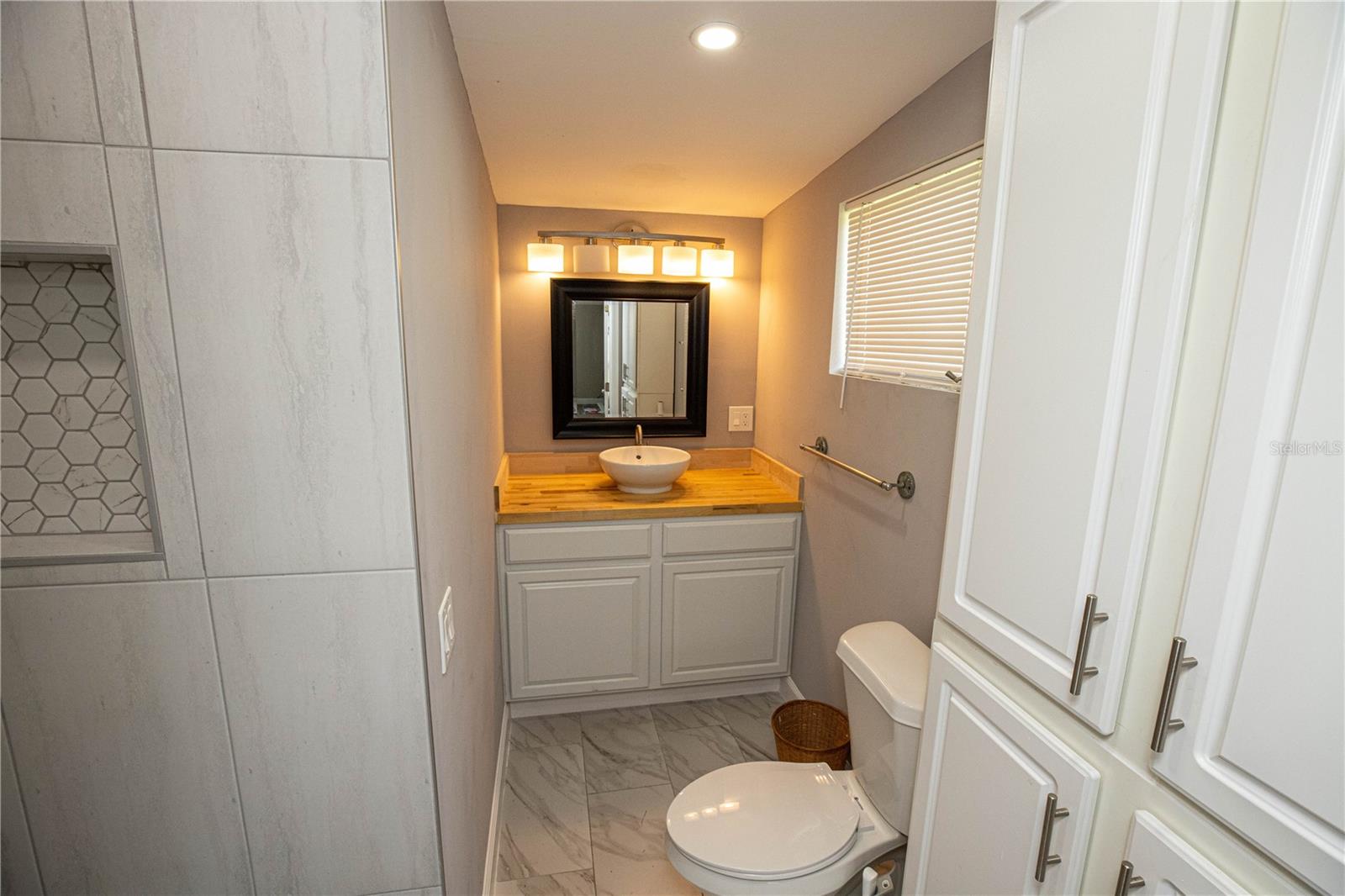 EVERGREEN PARK SUB - Residential Lease