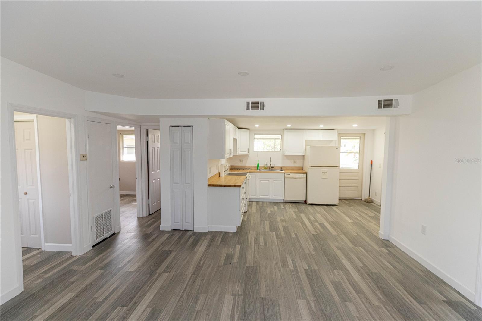 EVERGREEN PARK SUB - Residential Lease