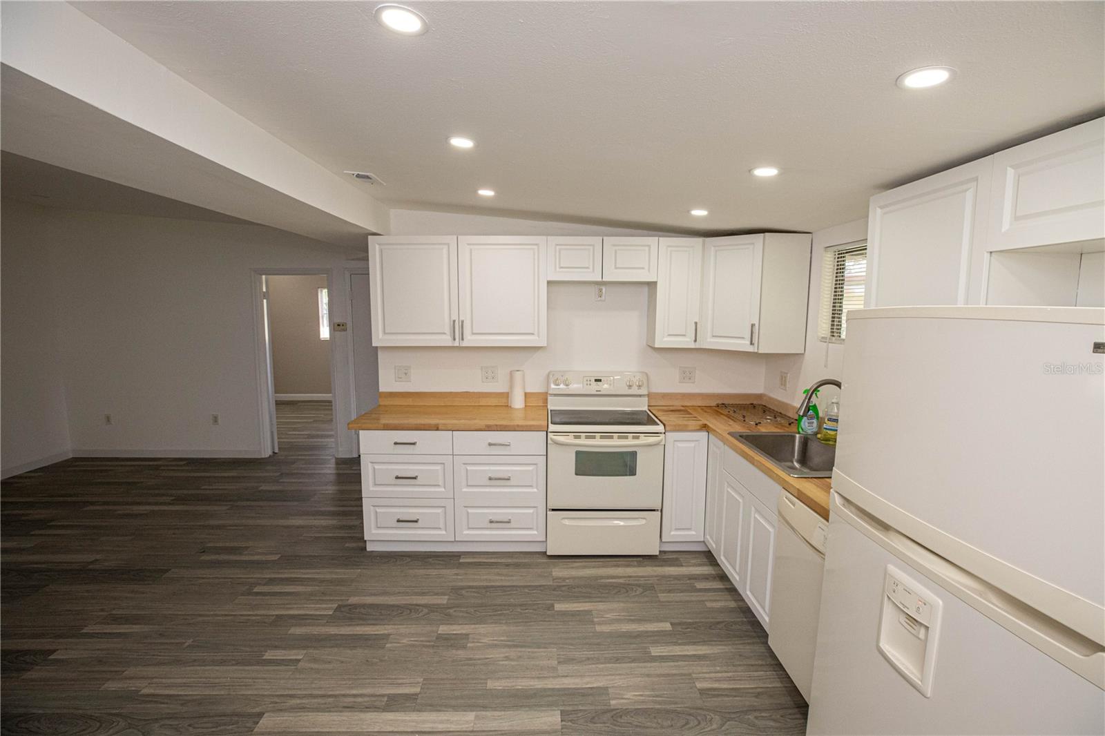 EVERGREEN PARK SUB - Residential Lease