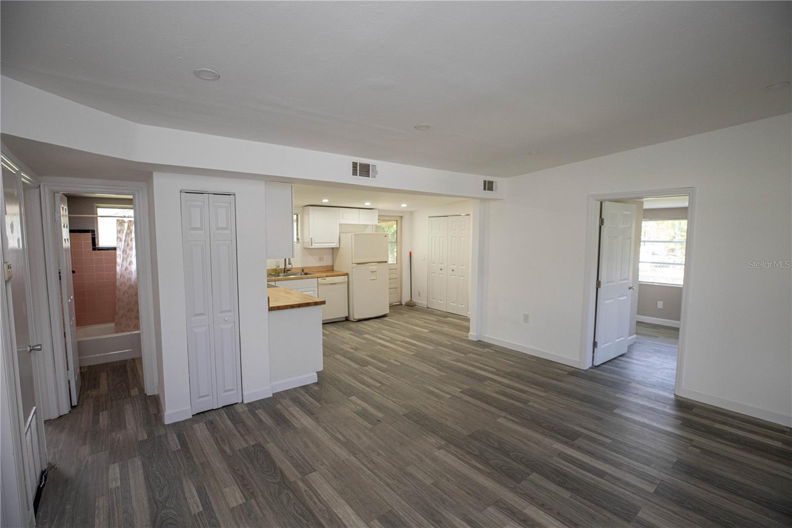 EVERGREEN PARK SUB - Residential Lease