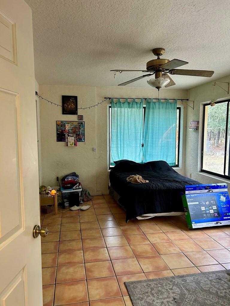 HOLIDAY ACRES UNIT 03 - Residential