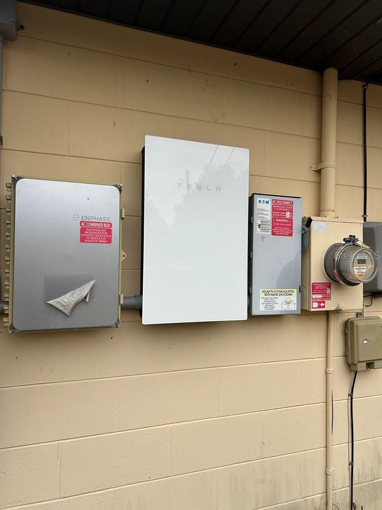 HOLIDAY ACRES UNIT 03 - Residential