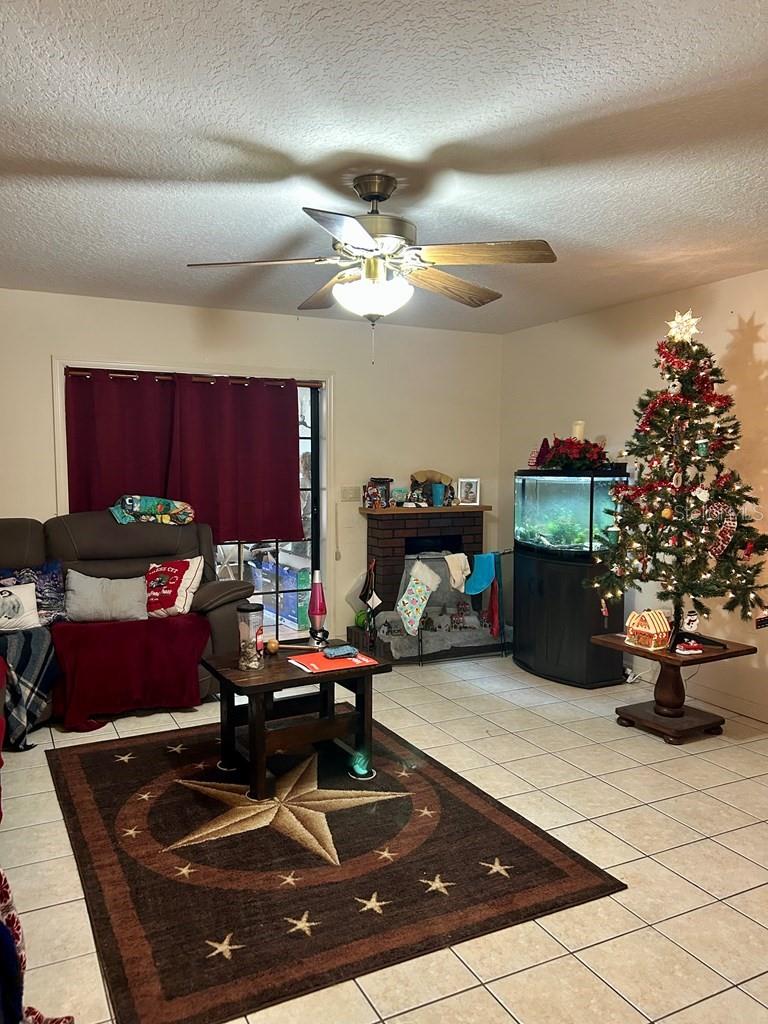 HOLIDAY ACRES UNIT 03 - Residential