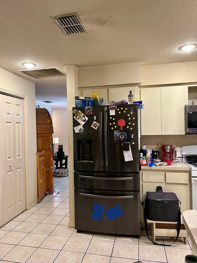 HOLIDAY ACRES UNIT 03 - Residential