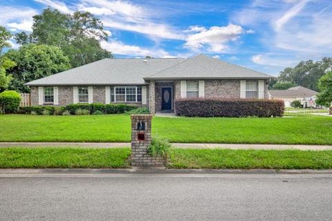 Photo of 828 NE 51st Avenue, Ocala, FL 34470 (MLS # OM698602)