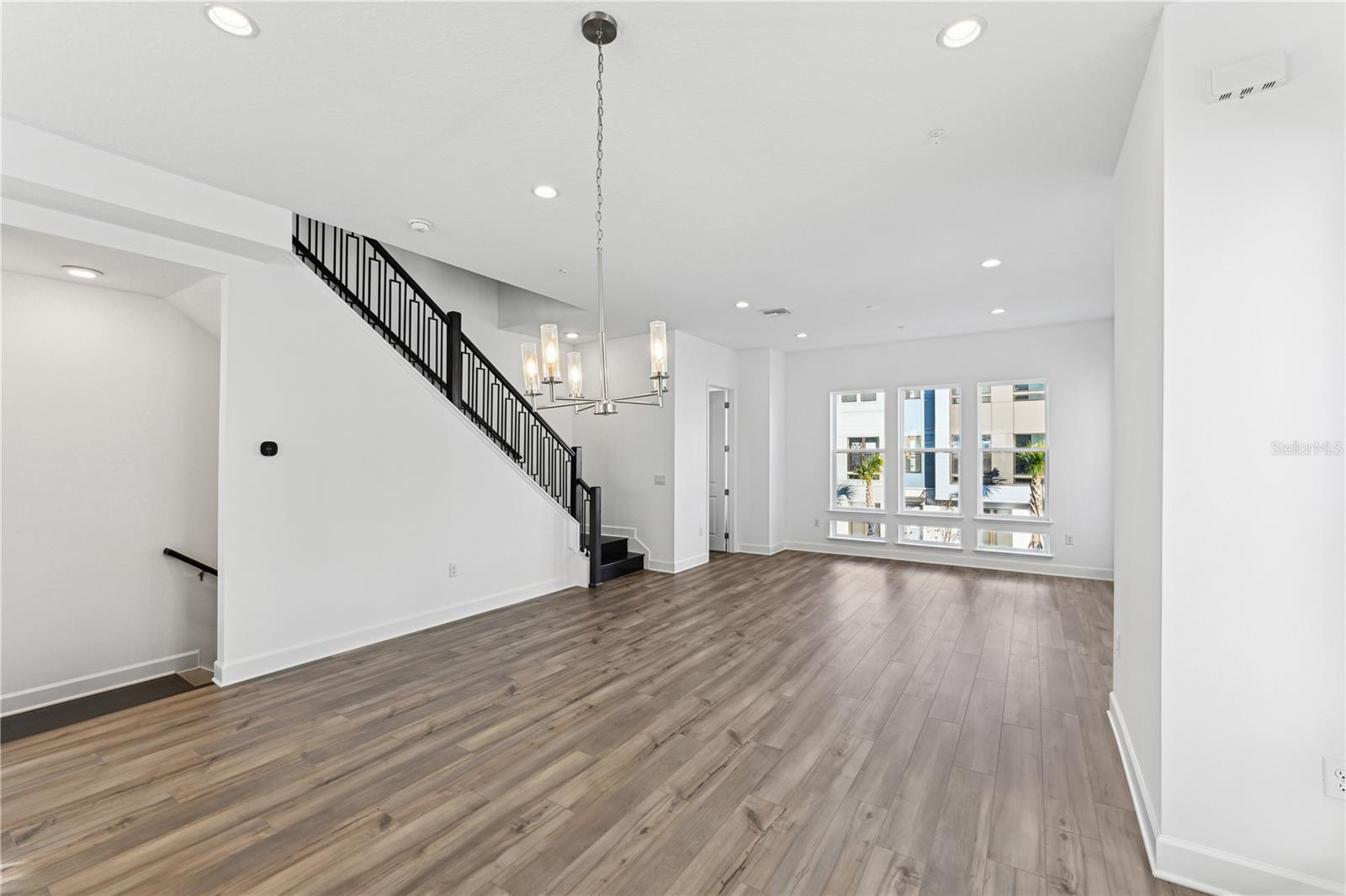 2221 VALENTINE ALLEY