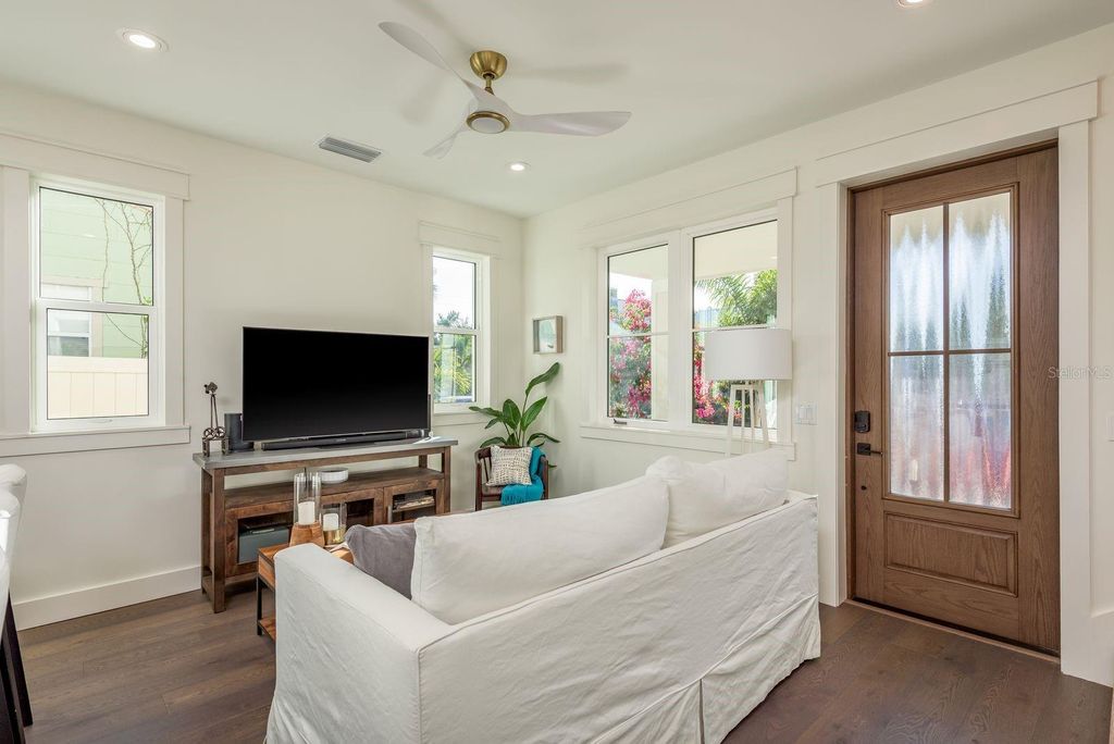 Photo of 927 6th Street N, St Petersburg, FL 33701 (MLS # TB8463248)