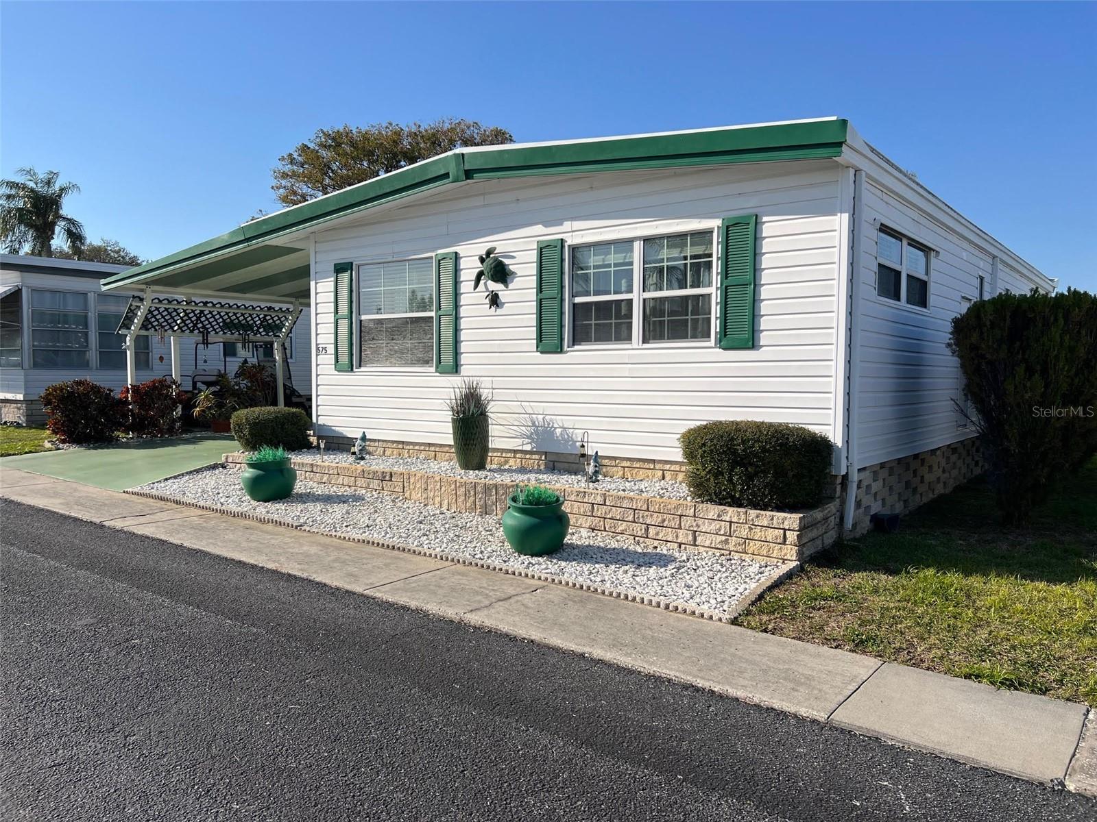 575 QUEEN PALM STREET