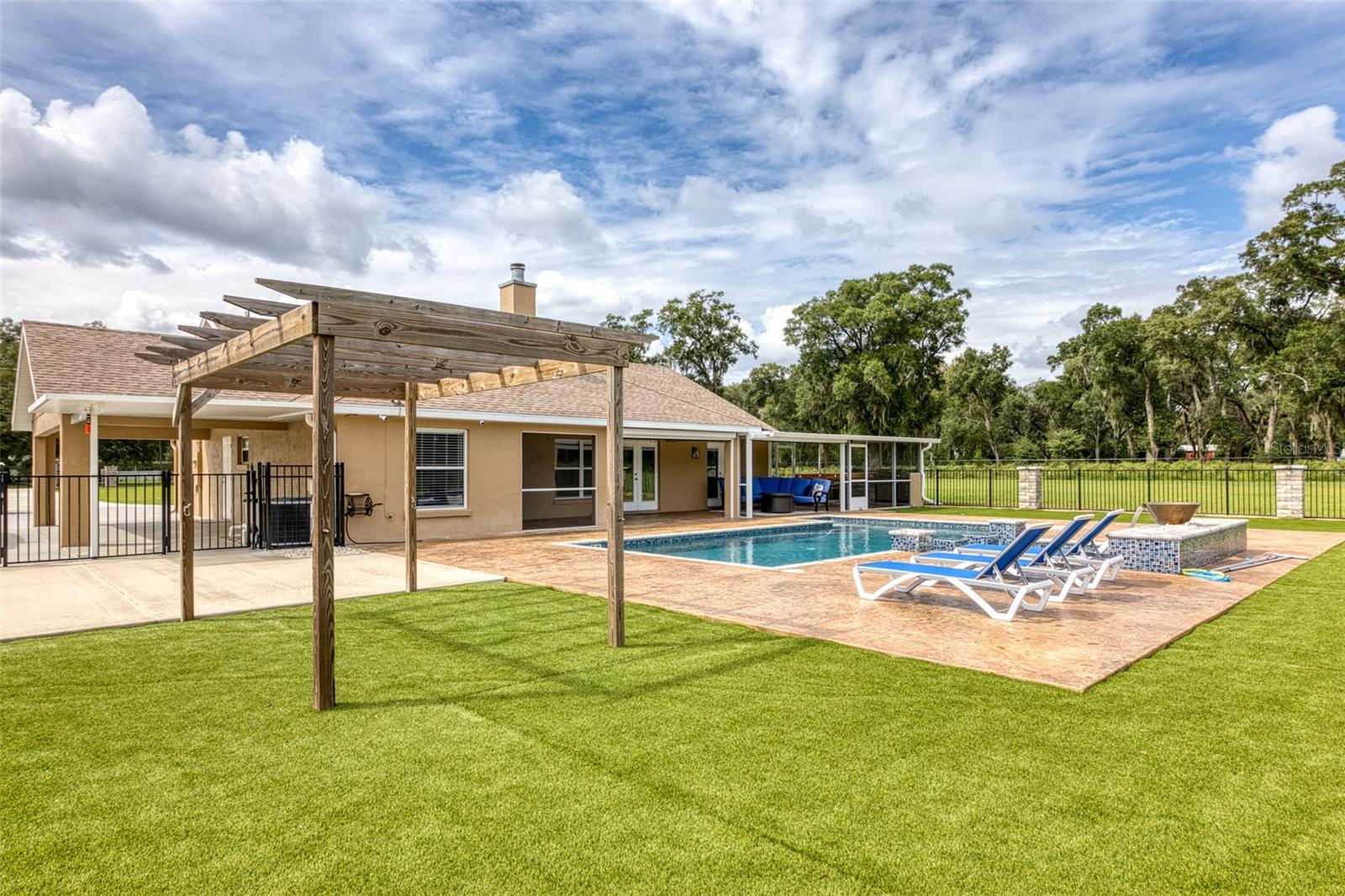 PIERSON AREA - Residential