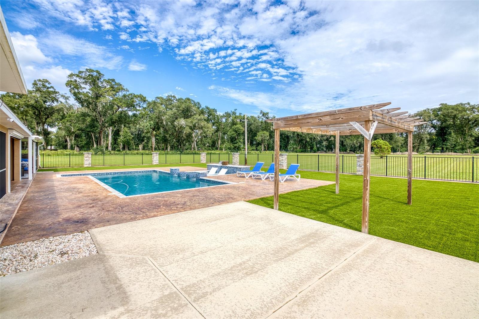 PIERSON AREA - Residential